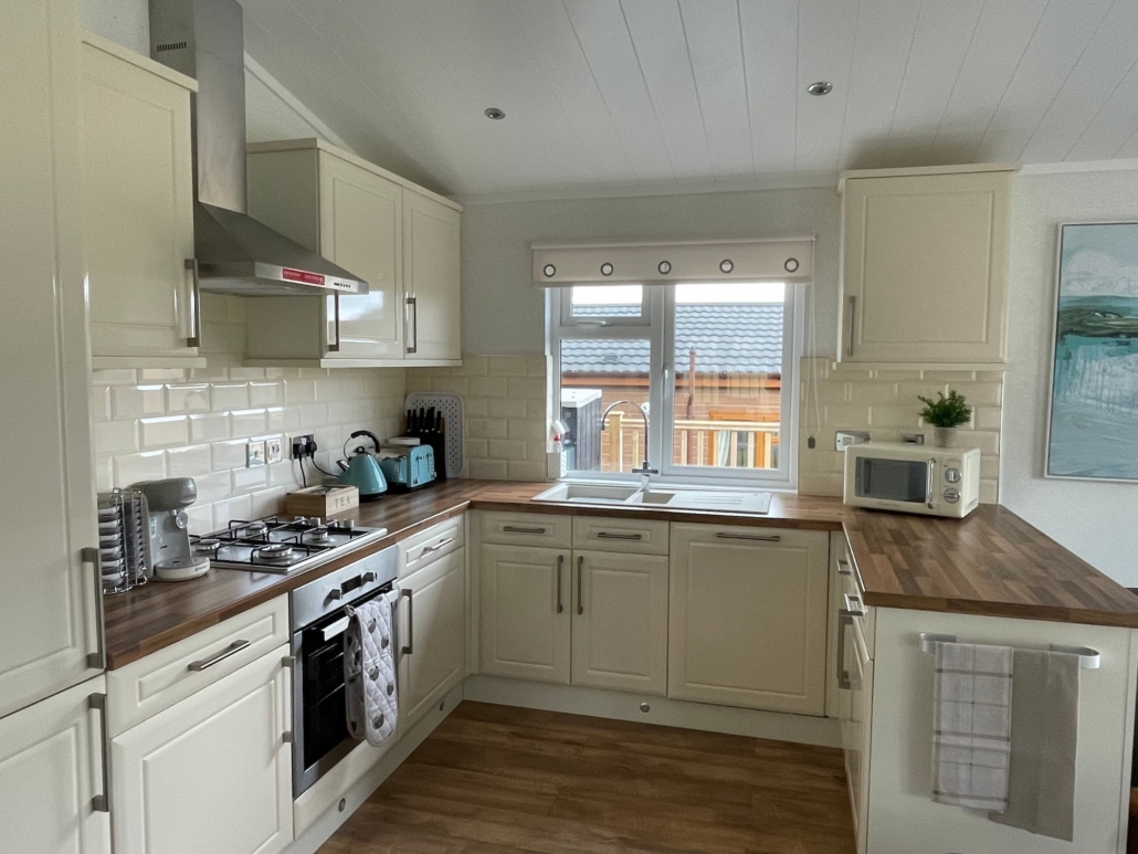 IMG_4626 holiday lodge kitchen interior